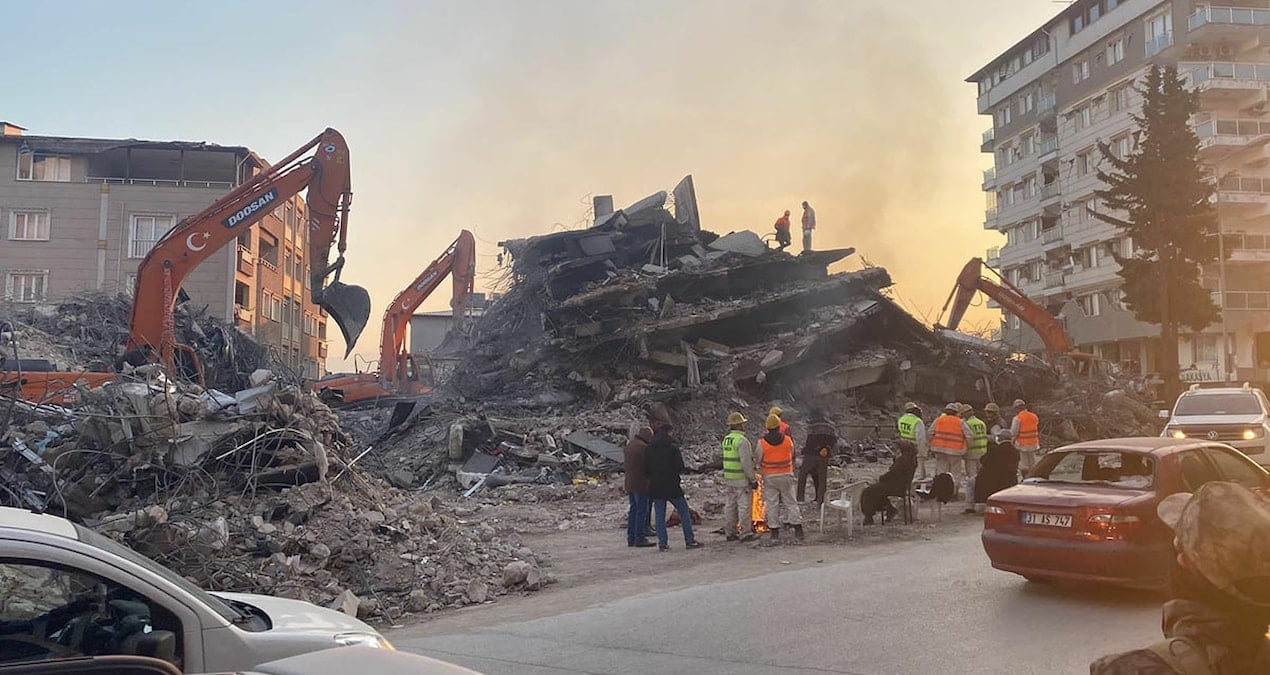 51 kisinin can verdigi cemil capar apartmani davasinda akpli muteahhitten skandal savunma depremi allah yapti xeCbaSy5