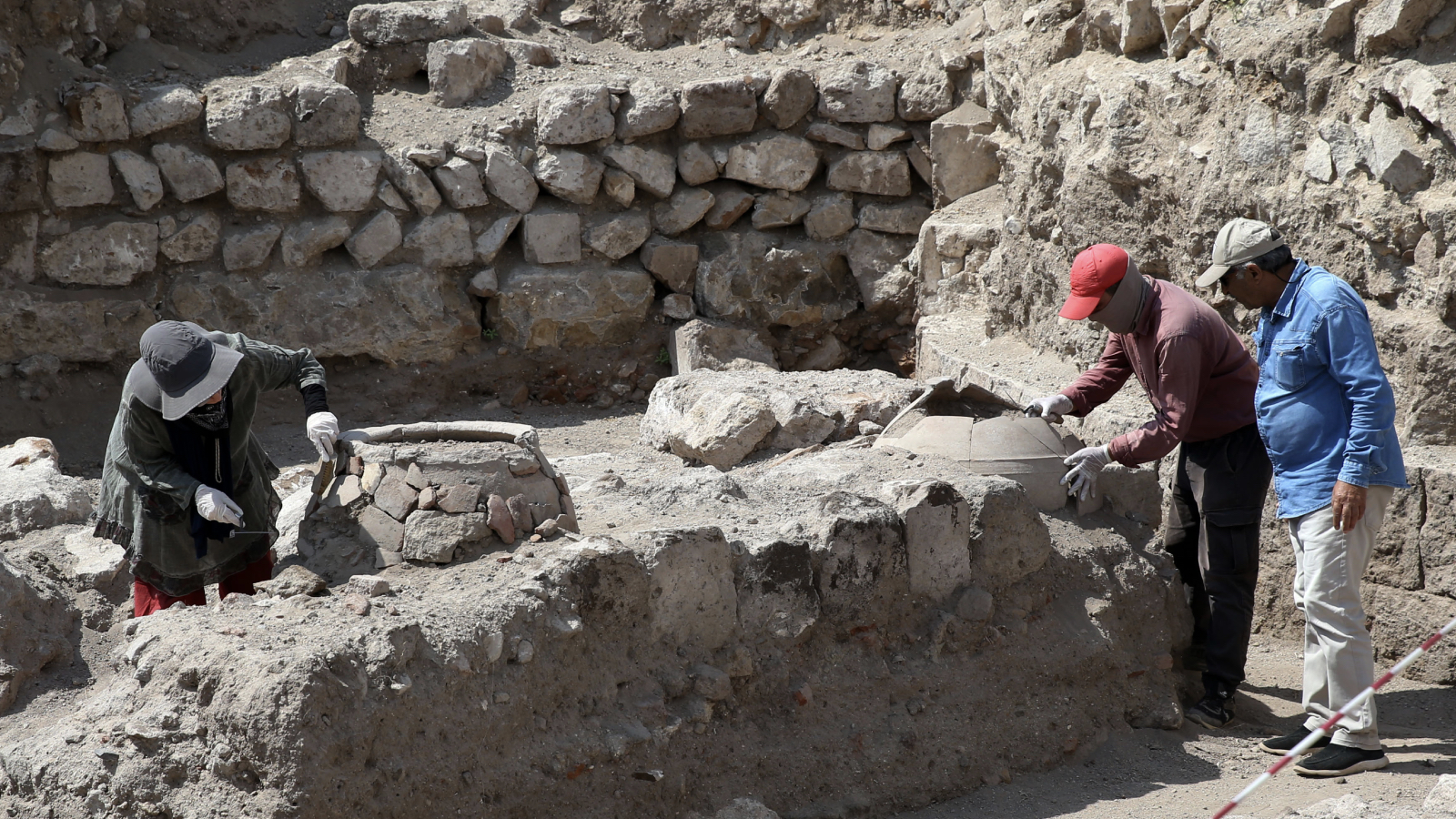 bitliste selcuklu kalesi kalintisinda tarihi kazi capi 50 metreyi bulan burca ulasildi 2PDMjW1a