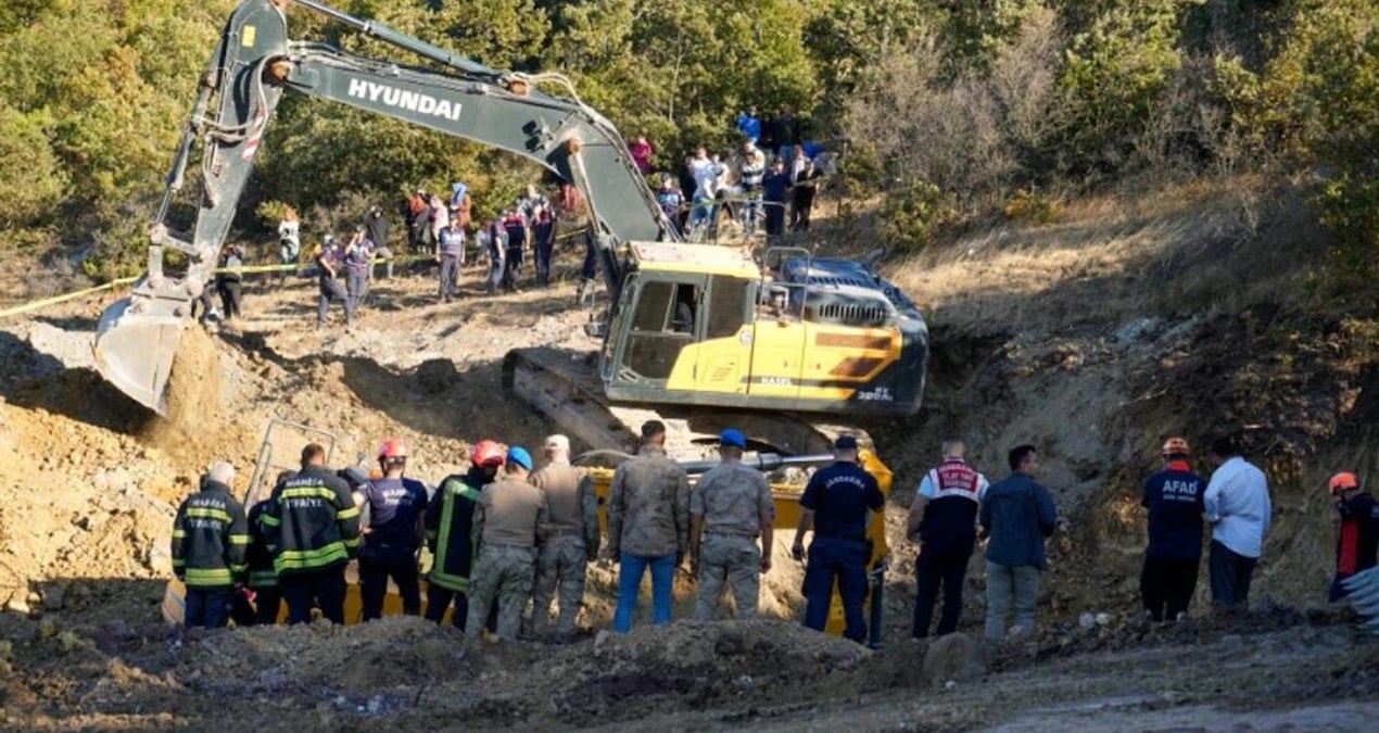 manisada kuyu kazarken gocuk altinda kalan iki kisi hayatini kaybetti qXtgcbV3