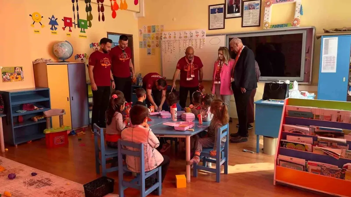 ultraslandan yildiz koyu ogrencilerine destek E8gL4fnJ