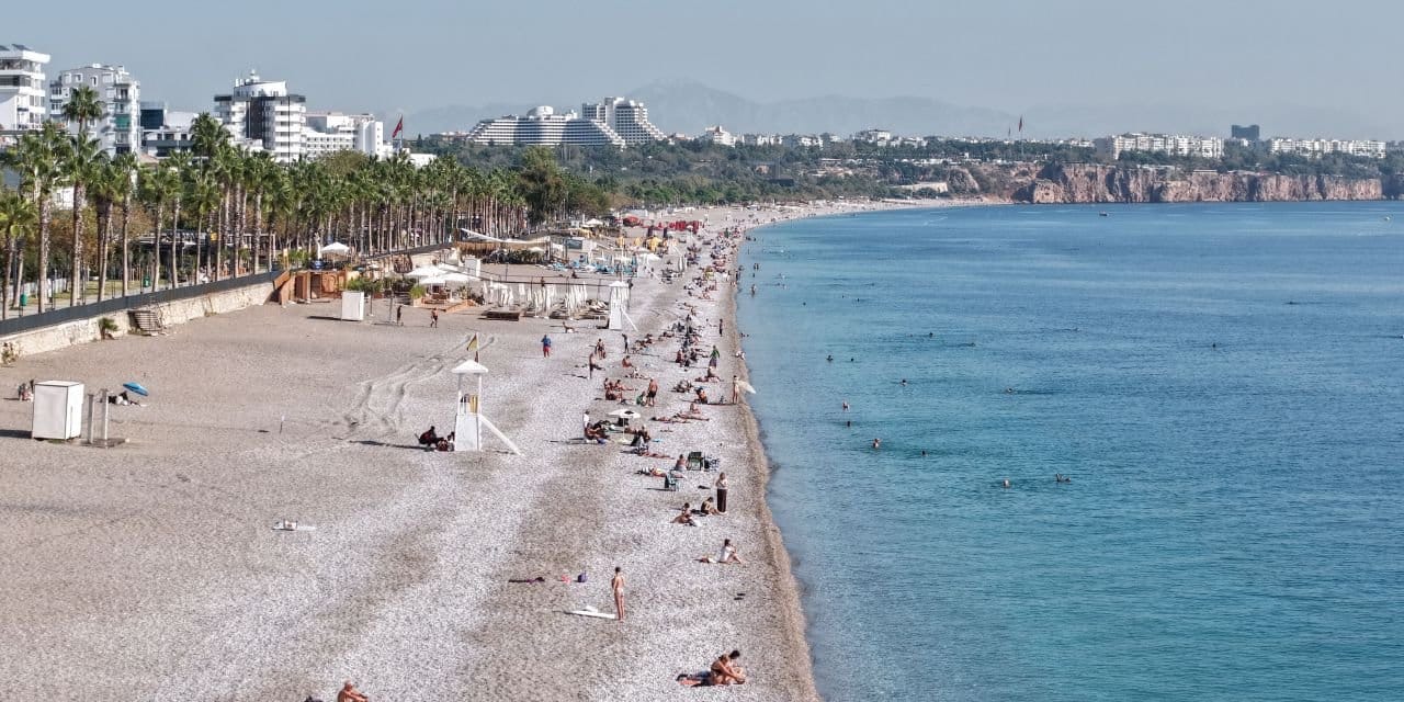 antalyada yaz bitmedi sahiller doldu tasti iL8CedWr.jpg