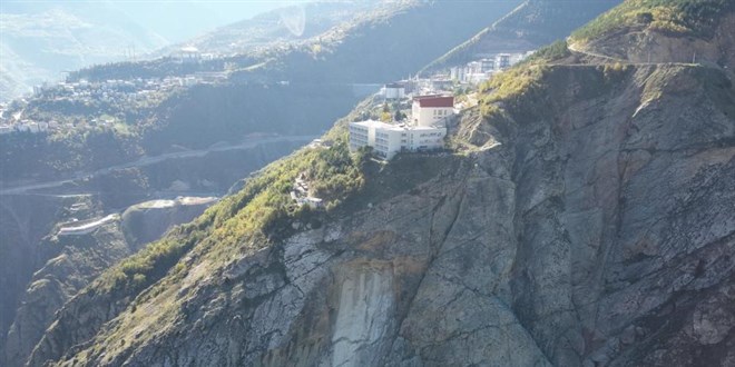 artvinde kaya kopmasi panige neden oldu iki lise tahliye edildi 8h6N9e3W.jpg