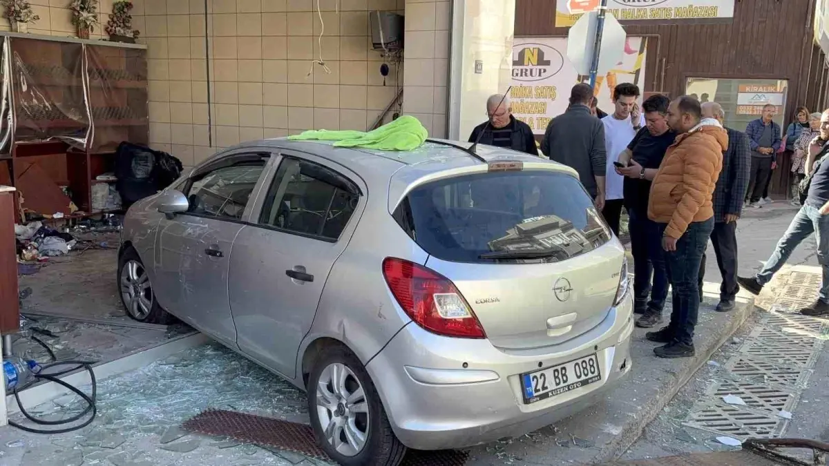 edirnede otomobil ekmek firinina girdi 4 yarali tz9t1jDq.jpg