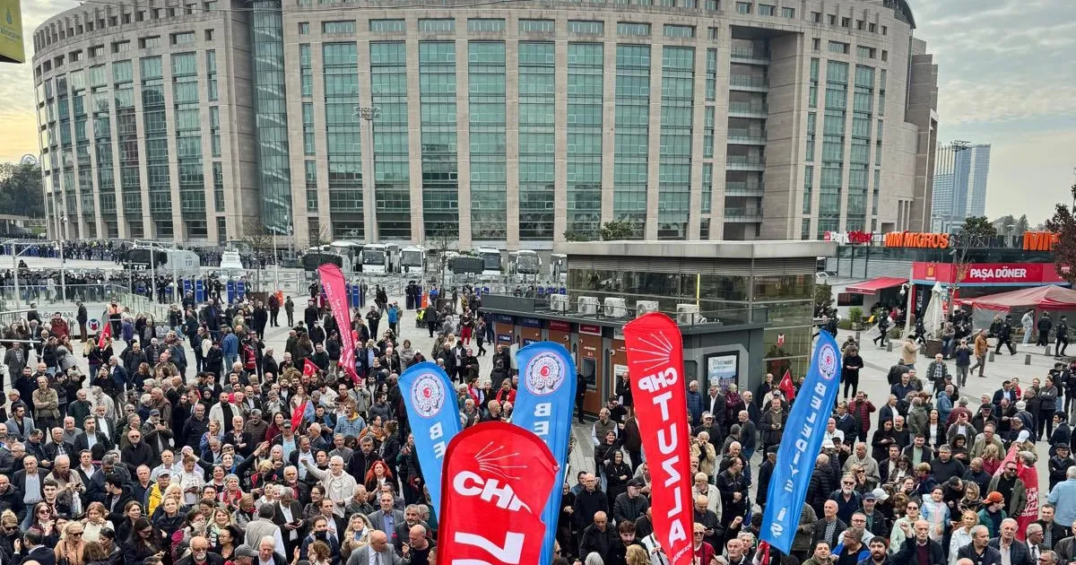 imamoglunun babasi ve ogluna yurtdisina cikis yasagi ezjnXyZe.webp