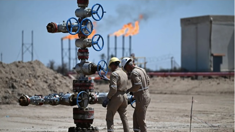 Irak’tan Hürmüz Boğazı Üzerine Fiyat İndirimi: Petrol Piyasasında Değişim
