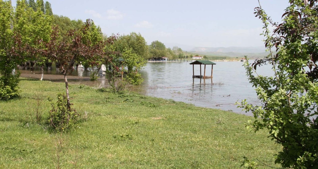 kilickaya-baraji-tasti-belediye-tesisleri-su-altinda-kaldi-SBKk3sTR