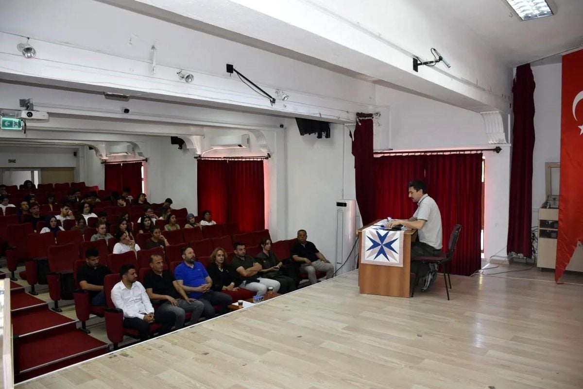 Köyceğiz Meslek Yüksekokulu’nda Öğrenciler ve Sektör Temsilcileri Buluştu