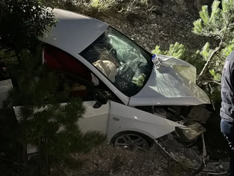 Motosiklet ile carpisti sarampole savruldu 5 kisi yaralandi eMPRSF4Z